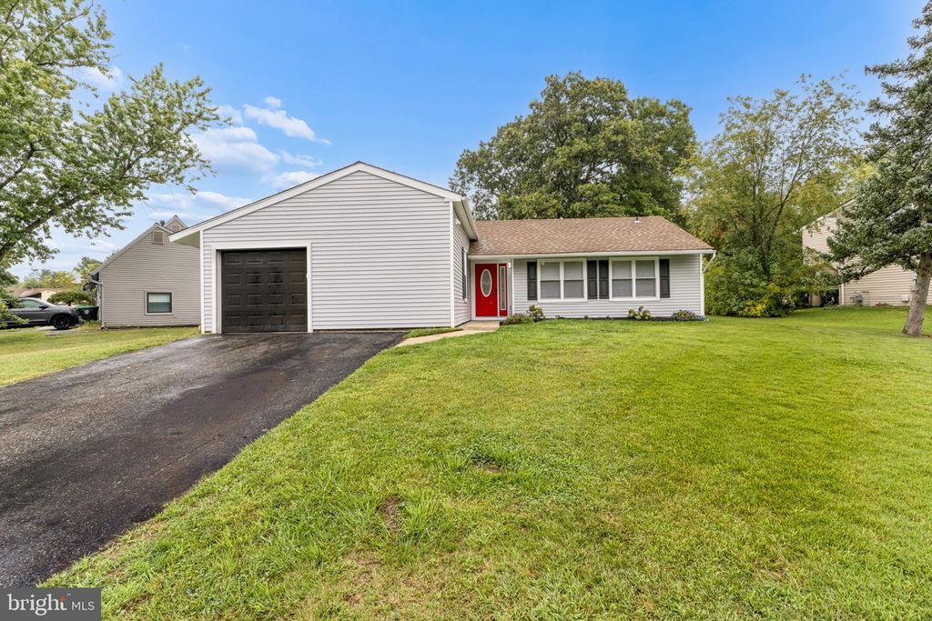 48 PERSHING LN, Sicklerville, NJ 08081