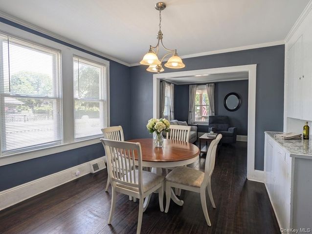 24 Madison Avenue, Bayville, NY 11709