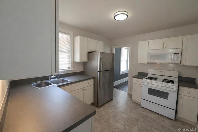 24 Madison Avenue, Bayville, NY 11709