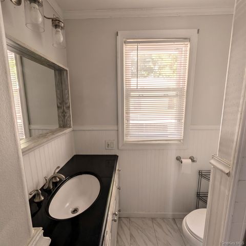 24 Madison Avenue, Bayville, NY 11709