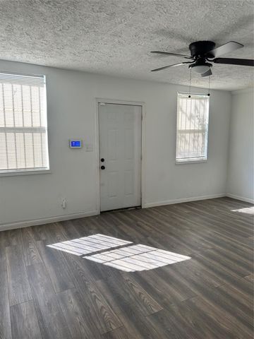 978 Ringold Street B, Houston, TX 77088