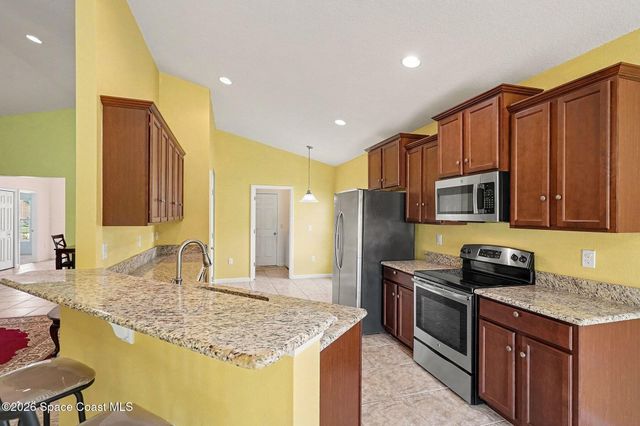 2058 Snapdragon Drive NW, Palm Bay, FL 32907