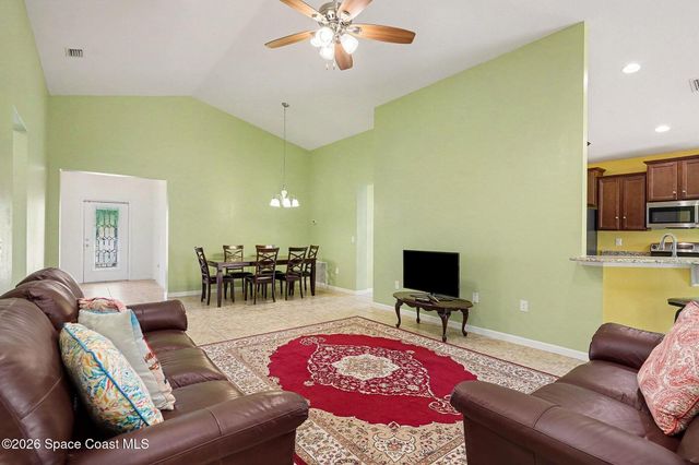 2058 Snapdragon Drive NW, Palm Bay, FL 32907