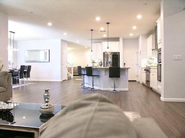 5025 Maestro Way, Roseville, CA 95747