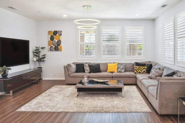 5025 Maestro Way, Roseville, CA 95747