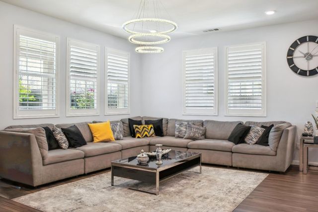 5025 Maestro Way, Roseville, CA 95747