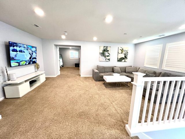 5025 Maestro Way, Roseville, CA 95747