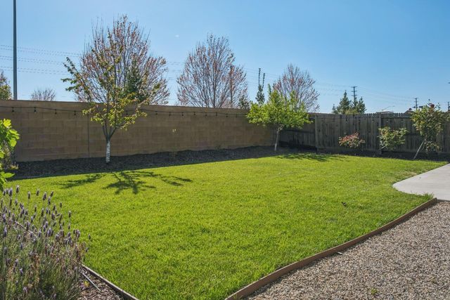 5025 Maestro Way, Roseville, CA 95747