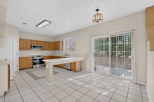 1401 Cerro Crestado Drive NW, Los Lunas, NM 87031