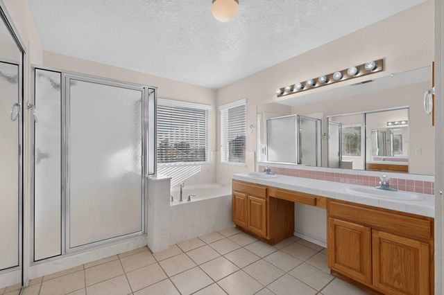 1401 Cerro Crestado Drive NW, Los Lunas, NM 87031