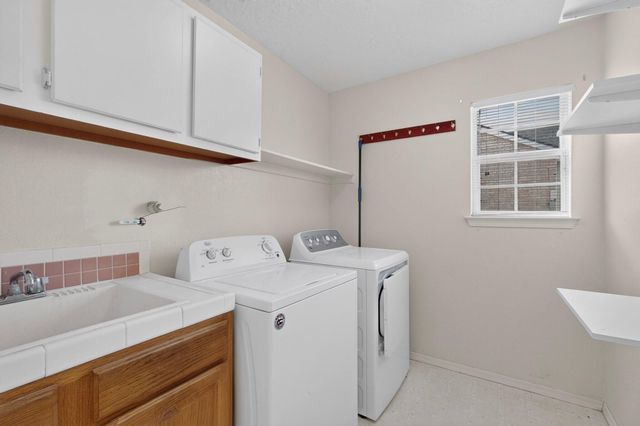 1401 Cerro Crestado Drive NW, Los Lunas, NM 87031