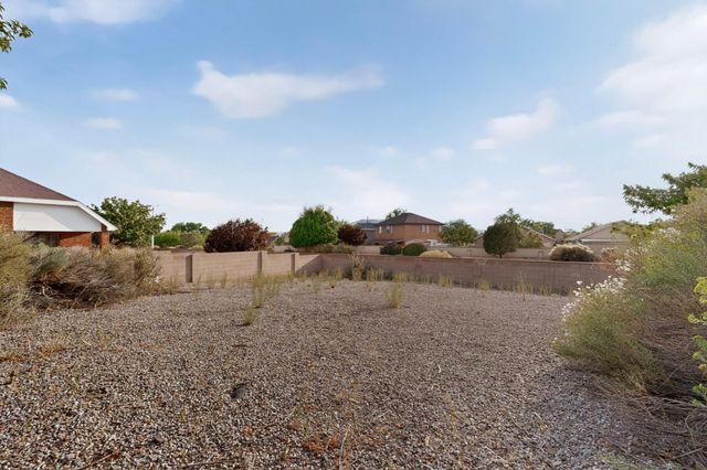 1401 Cerro Crestado Drive NW, Los Lunas, NM 87031