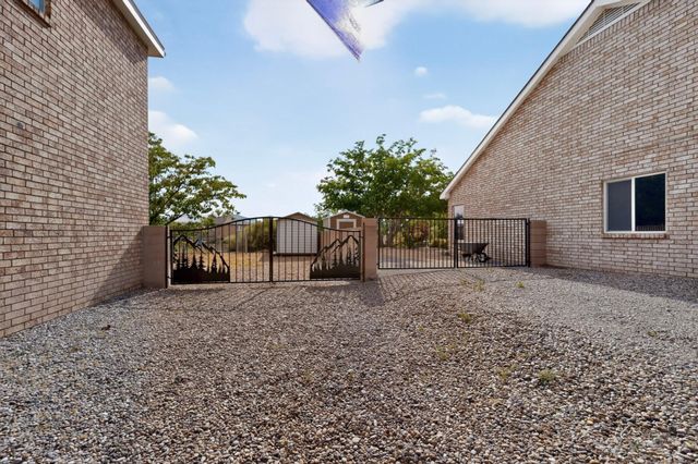 1401 Cerro Crestado Drive NW, Los Lunas, NM 87031