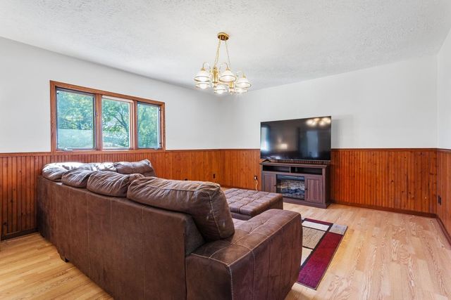 315 17th Avenue N, South Saint Paul, MN 55075