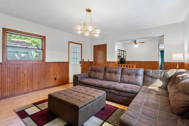 315 17th Avenue N, South Saint Paul, MN 55075