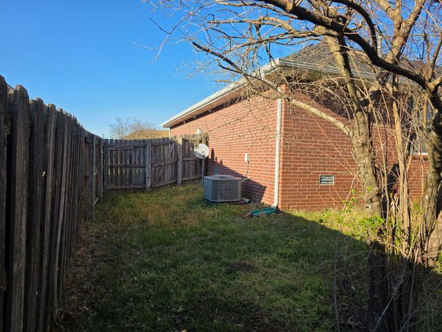 3502 W Village Terrace, Springfield, MO 65810