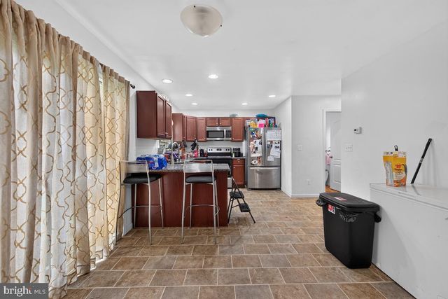 4 TYRONE AVE, New Castle, DE 19720