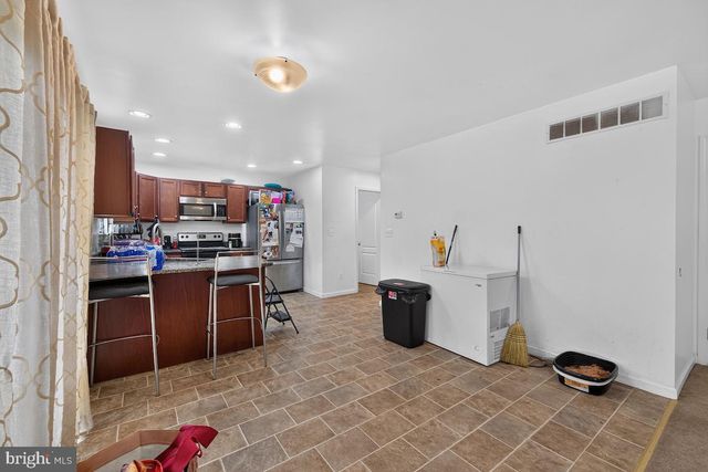 4 TYRONE AVE, New Castle, DE 19720