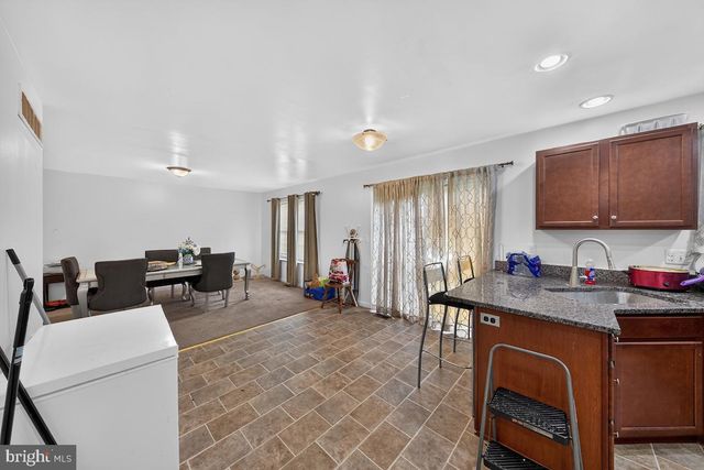 4 TYRONE AVE, New Castle, DE 19720