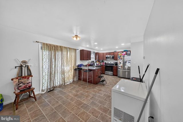 4 TYRONE AVE, New Castle, DE 19720