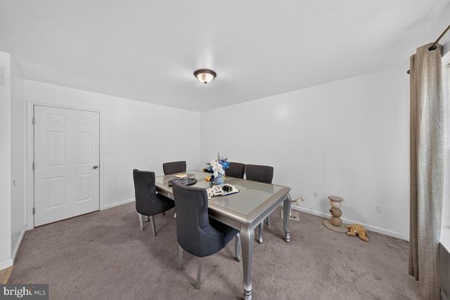 4 TYRONE AVE, New Castle, DE 19720