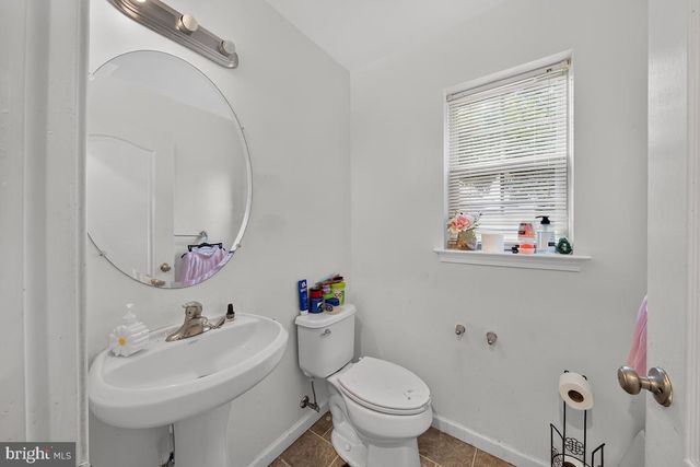 4 TYRONE AVE, New Castle, DE 19720