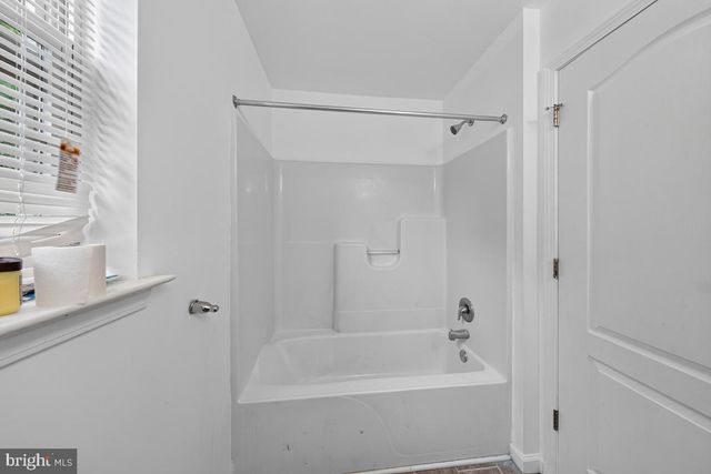 4 TYRONE AVE, New Castle, DE 19720