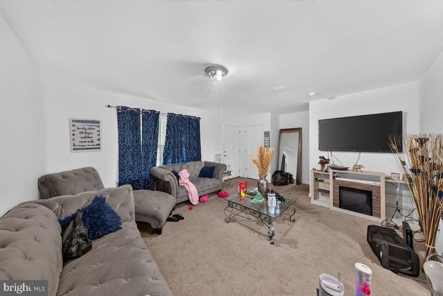 4 TYRONE AVE, New Castle, DE 19720