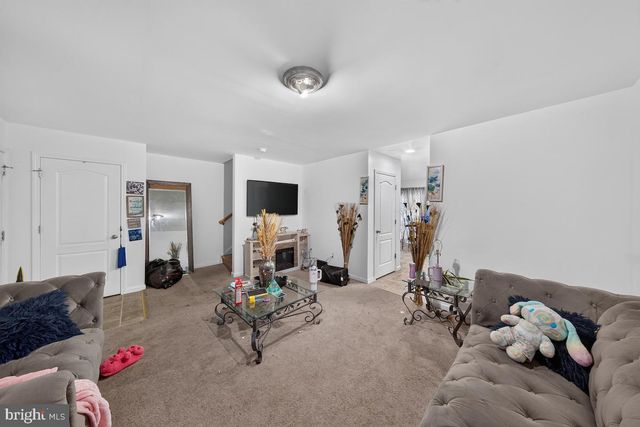 4 TYRONE AVE, New Castle, DE 19720