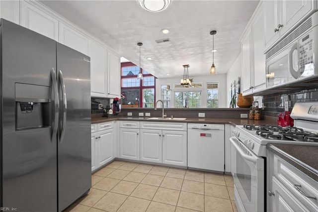 504 Crystal Bay CIR, Suffolk, VA 23435