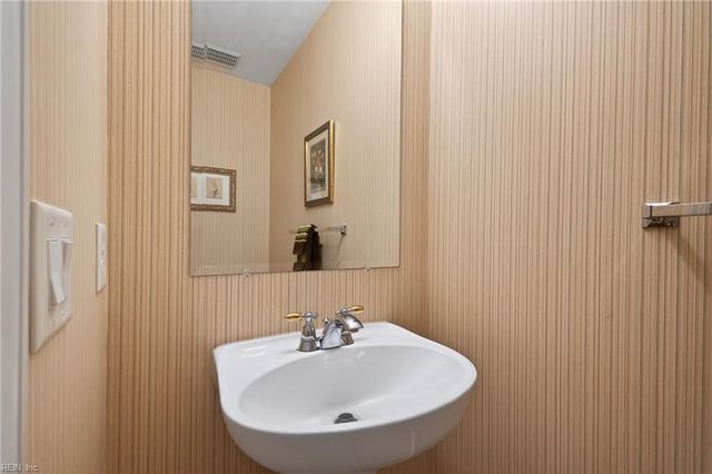 504 Crystal Bay CIR, Suffolk, VA 23435