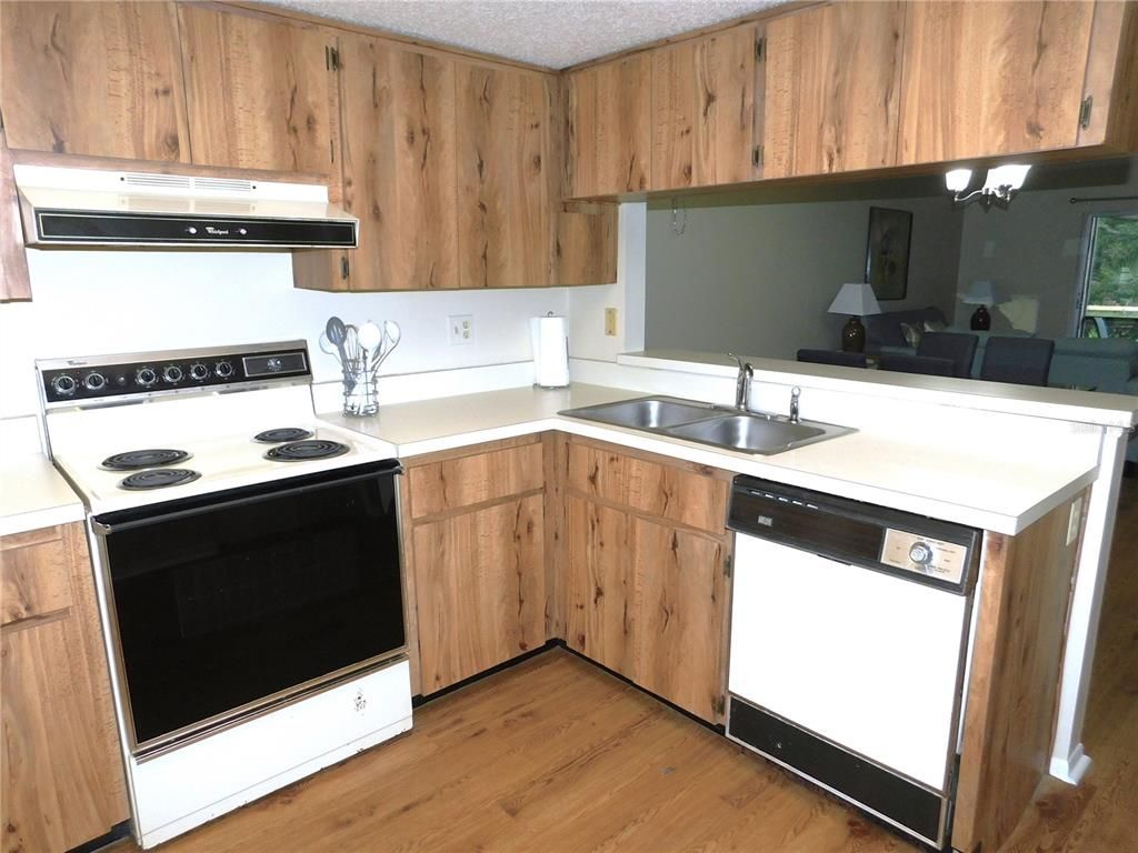 Image 10 of property listing at 105 PALMETTO COURT, Oldsmar, FL 34677