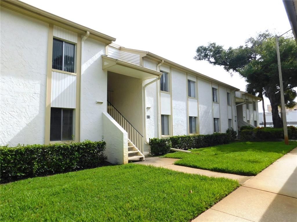 Image 3 of property listing at 105 PALMETTO COURT, Oldsmar, FL 34677