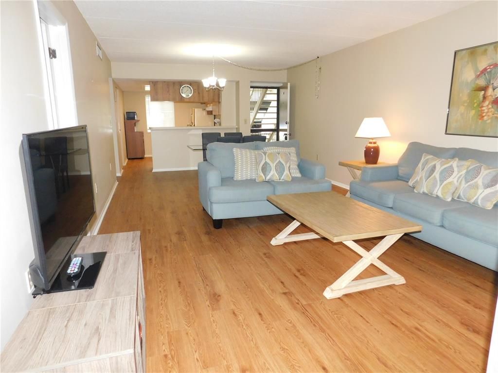 Image 4 of property listing at 105 PALMETTO COURT, Oldsmar, FL 34677