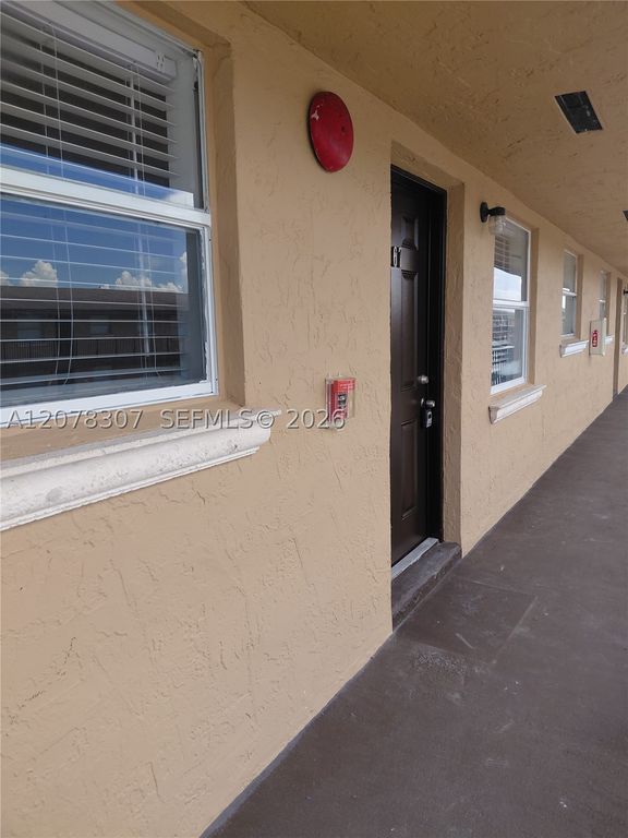 5461 W 24th Ave 67, Hialeah, FL 33016