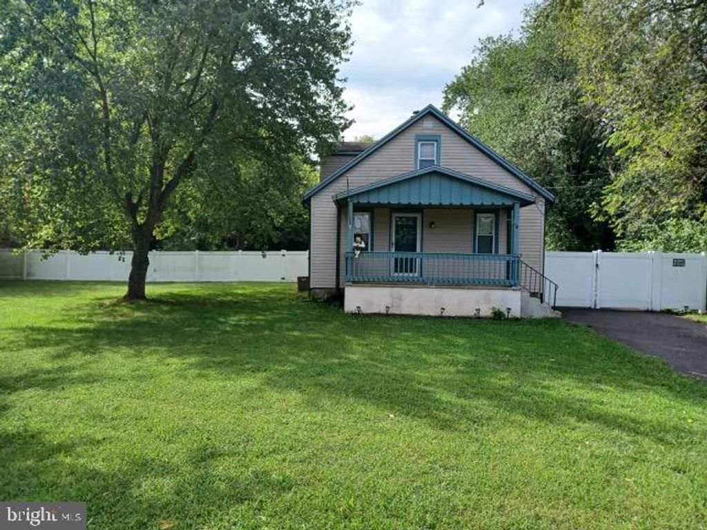 525 RADIX RD, Williamstown, NJ 08094