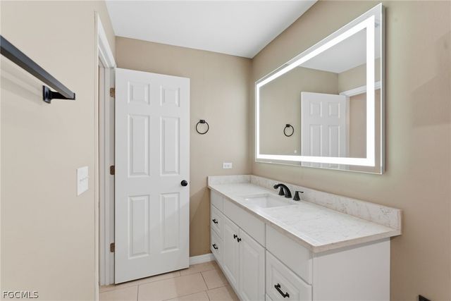 526-528 SE 5th PL, Cape Coral, FL 33990