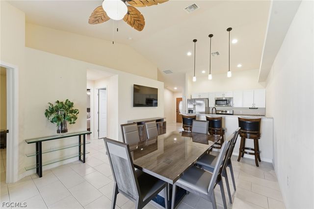 526-528 SE 5th PL, Cape Coral, FL 33990