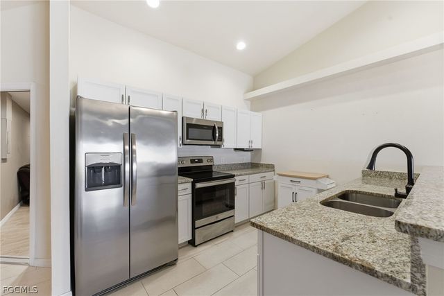 526-528 SE 5th PL, Cape Coral, FL 33990