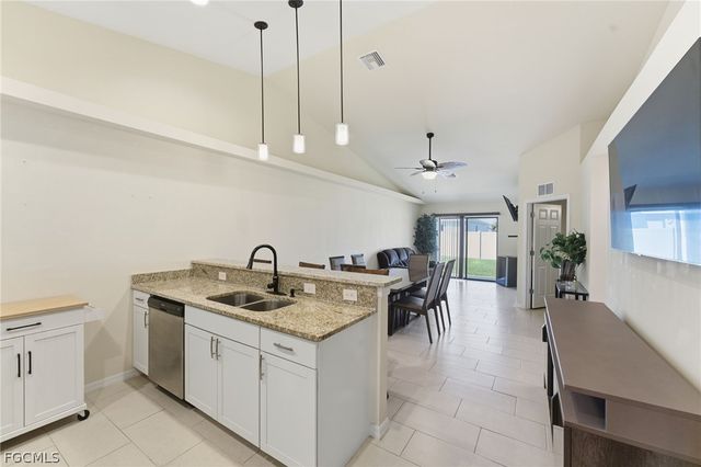 526-528 SE 5th PL, Cape Coral, FL 33990