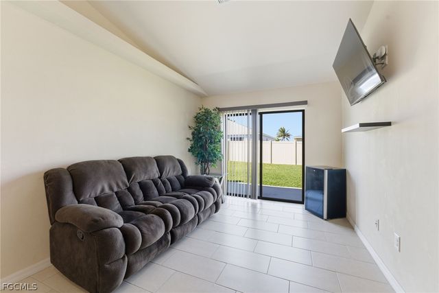 526-528 SE 5th PL, Cape Coral, FL 33990