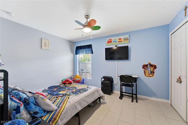 526-528 SE 5th PL, Cape Coral, FL 33990