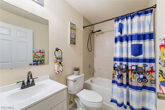 526-528 SE 5th PL, Cape Coral, FL 33990