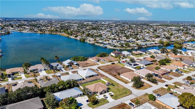 526-528 SE 5th PL, Cape Coral, FL 33990