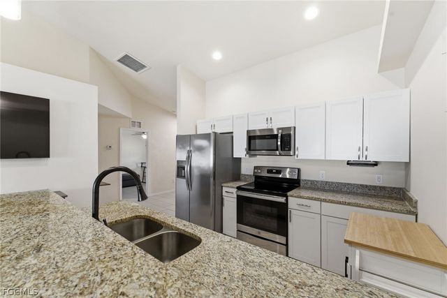 526-528 SE 5th PL, Cape Coral, FL 33990