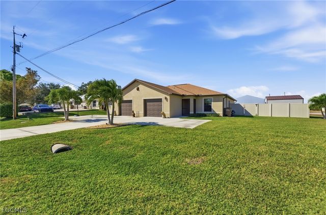 526-528 SE 5th PL, Cape Coral, FL 33990