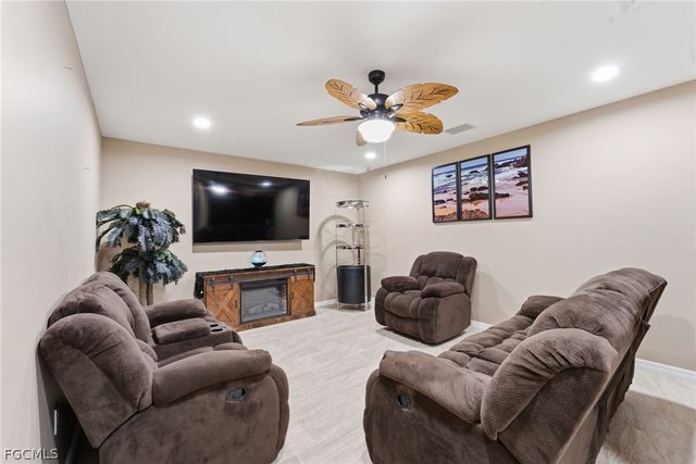 526-528 SE 5th PL, Cape Coral, FL 33990