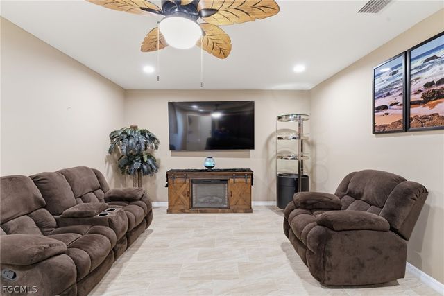 526-528 SE 5th PL, Cape Coral, FL 33990