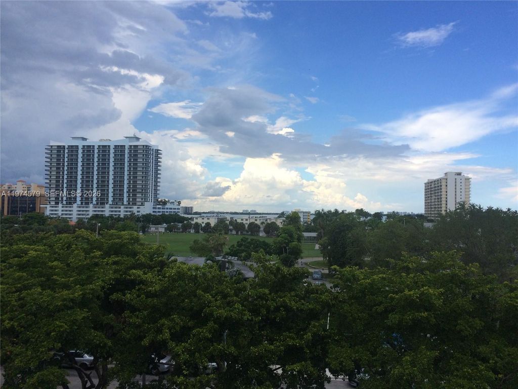 1801 S Treasure Dr 511, North Bay Village, FL 33141