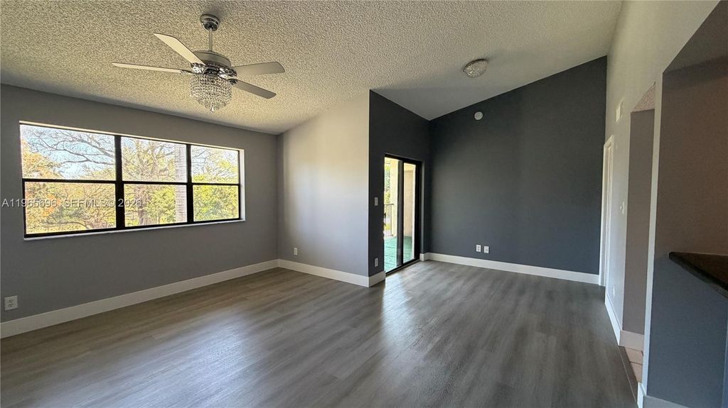 530 S Park Rd 35-11, Hollywood, FL 33021